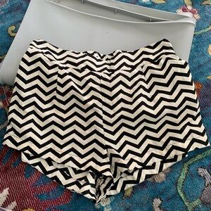 Lightweight Chevron shorts